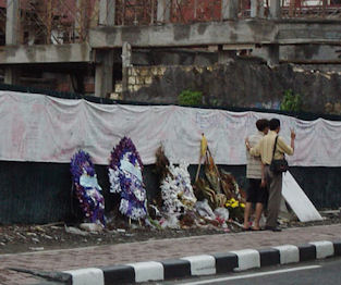 20120713-Bali bombingKuta-bomb-4.jpg